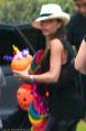 2DF87E9000000578-0-Spooky_Spice_Victoria_Beckham_makes_an_attempt_to_get_into_the_H-a-10_1446295831093